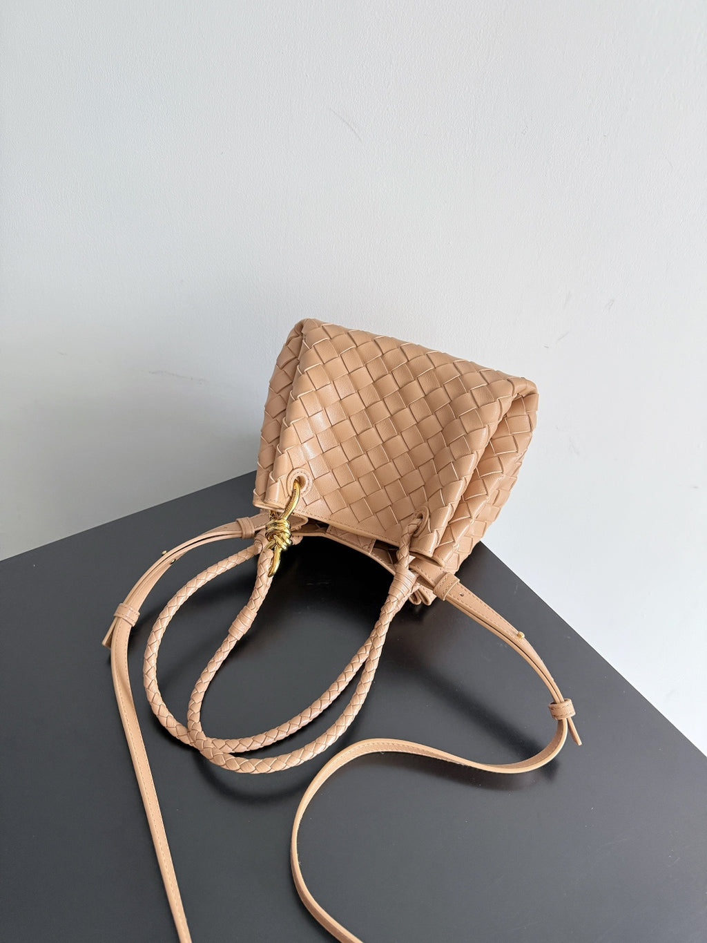 Bottega Veneta 796569 Rose Gold Designer Handbag - detail image 6
