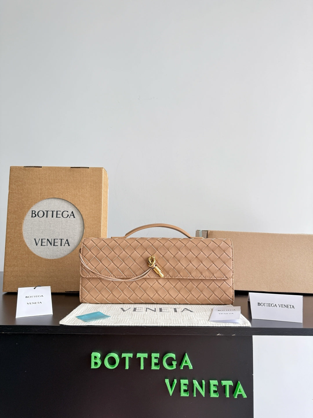 Bottega Veneta Brown Designer Handbag Edition 42