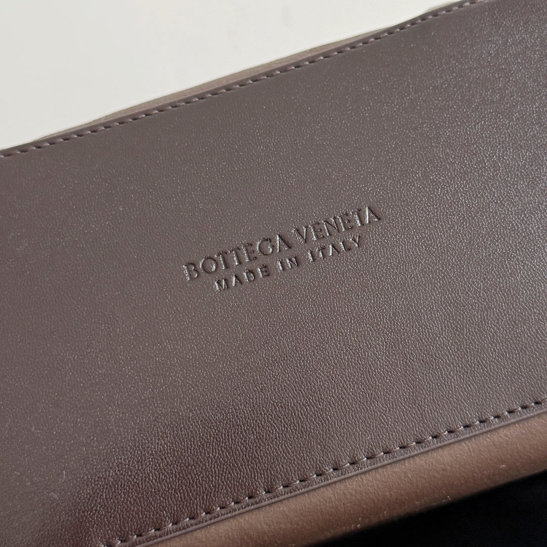 Bottega Veneta 806088 Brown Designer Handbag - detail image 7