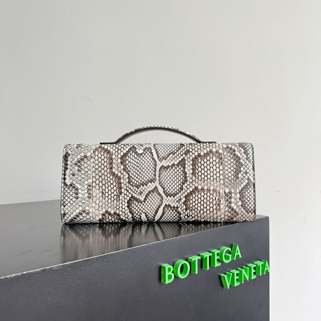 Bottega Veneta 794945 Gray Clutch Bag - detail image 2