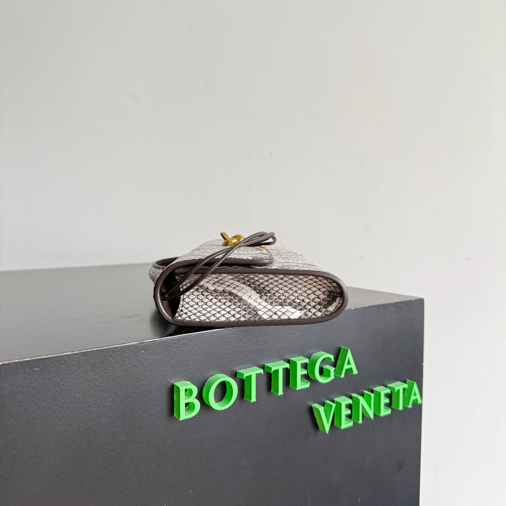 Bottega Veneta 794945 Gray Clutch Bag - detail image 3