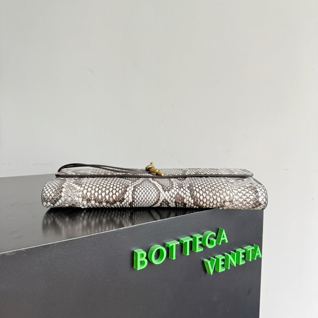 Bottega Veneta 794945 Gray Clutch Bag - detail image 4