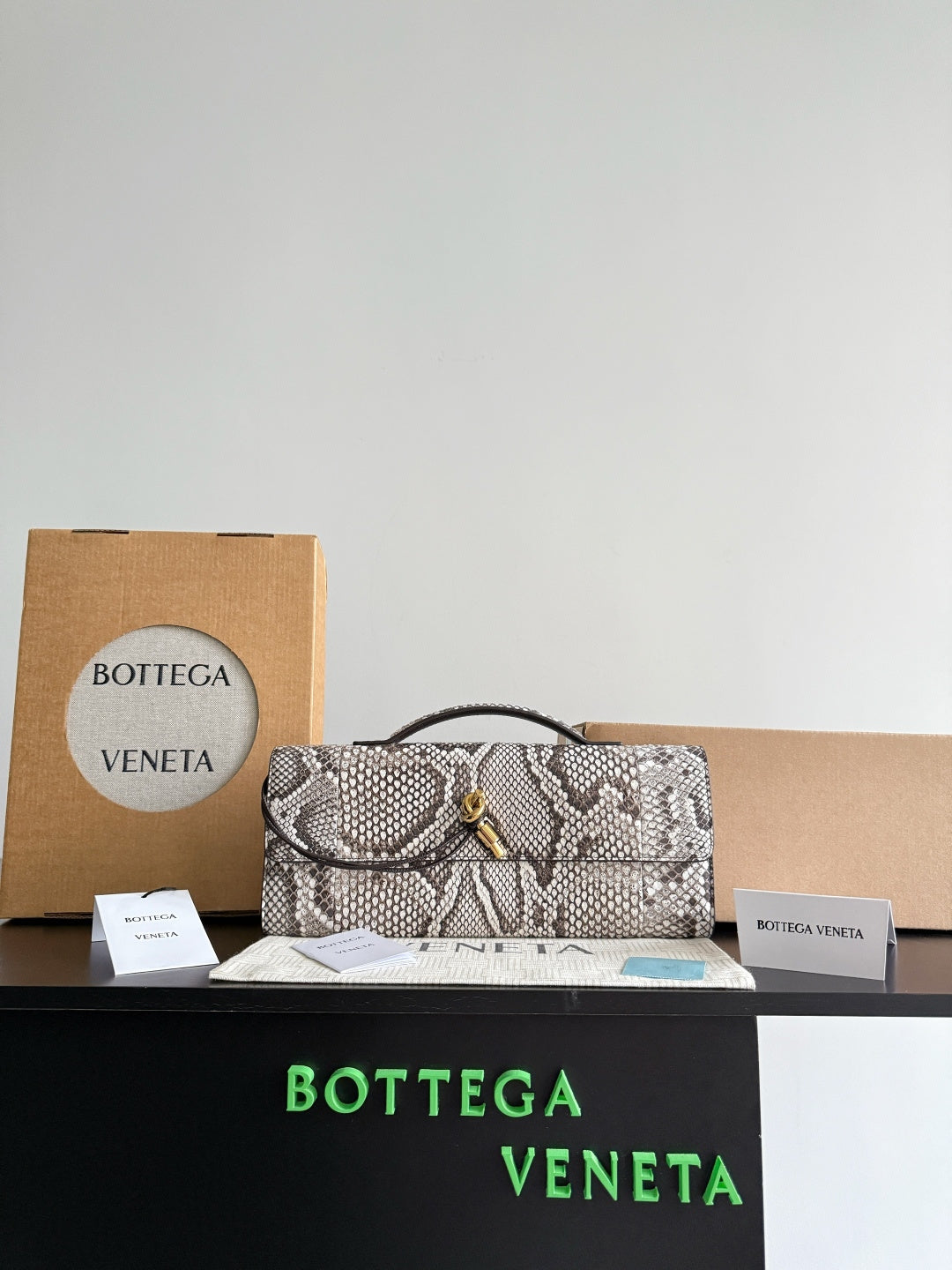 Bottega Veneta Black Designer Handbag Edition 476