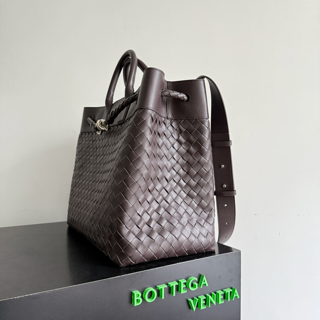Bottega Veneta 827066 Black Designer Handbag Edition 2 - detail image 2