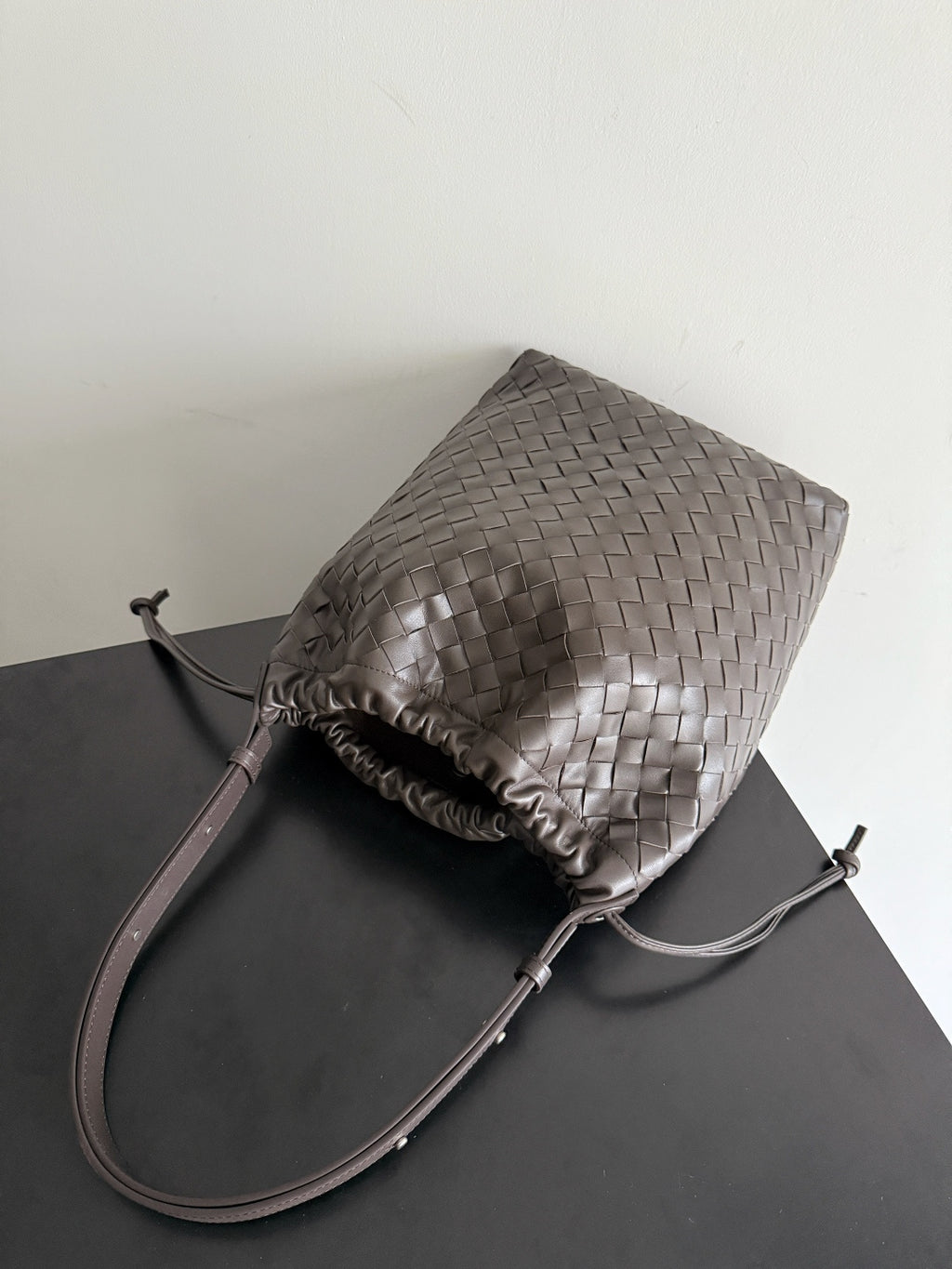 Bottega Veneta 836020 Black Bucket Bag Edition 2 - detail image 6