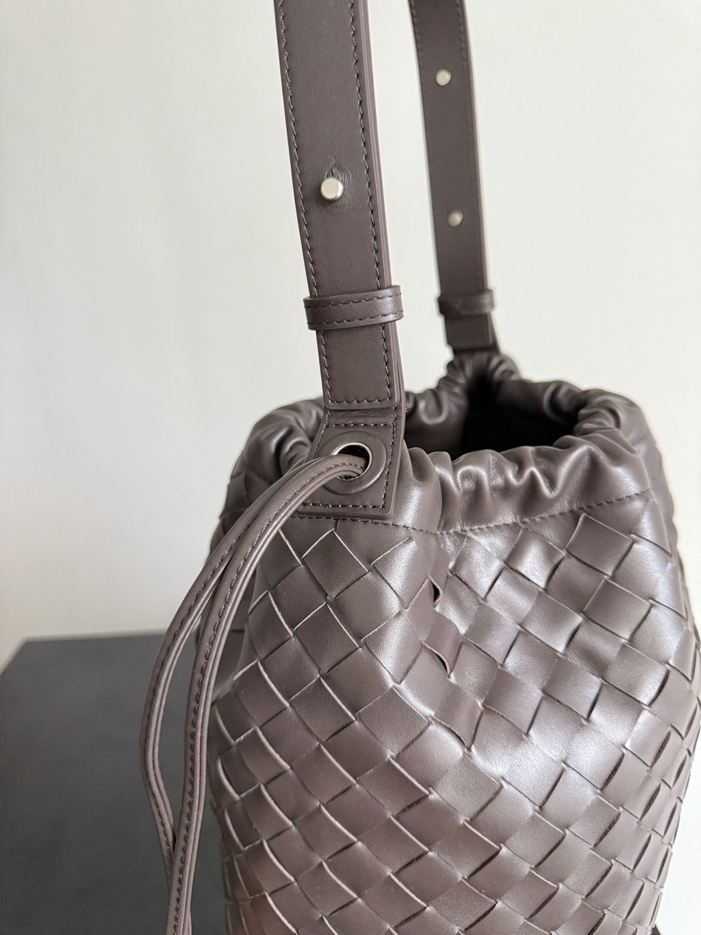 Bottega Veneta 836020 Black Bucket Bag Edition 2 - detail image 3