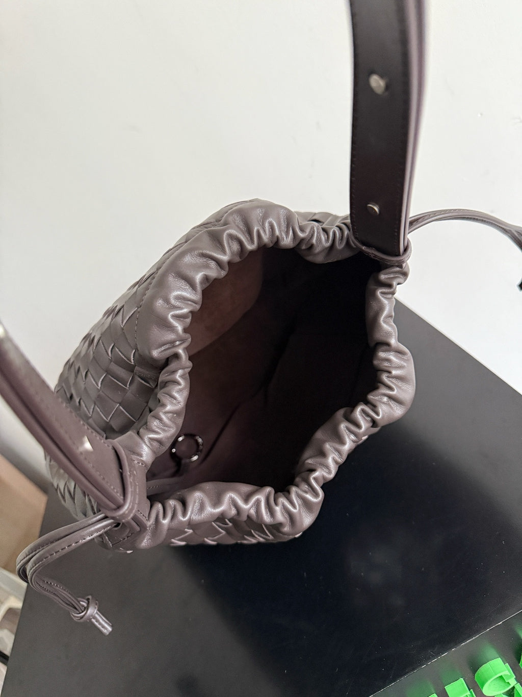 Bottega Veneta 836020 Black Bucket Bag Edition 2 - detail image 7
