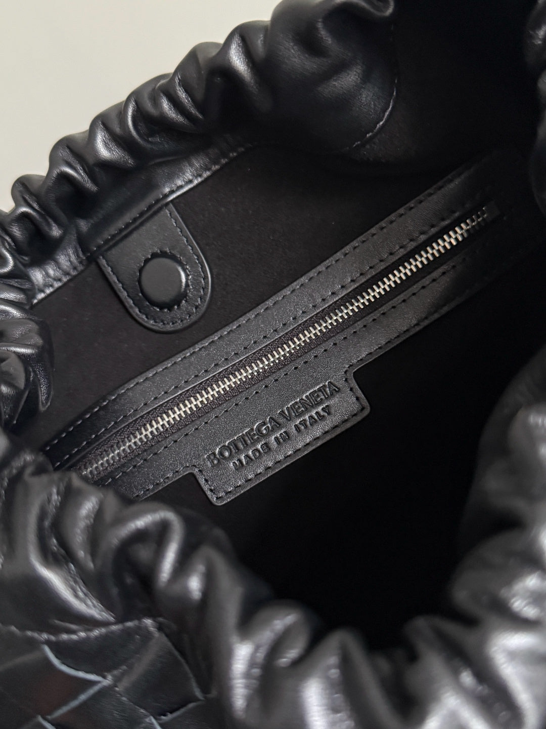 Bottega Veneta 836020 Black Bucket Bag - detail image 8