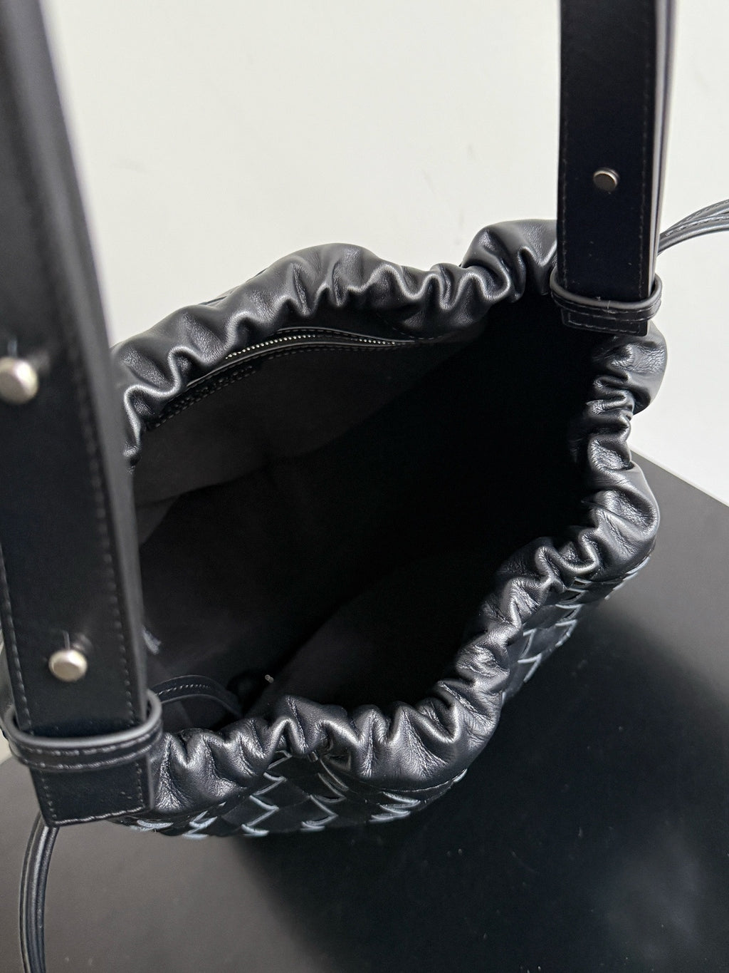 Bottega Veneta 836020 Black Bucket Bag - detail image 7