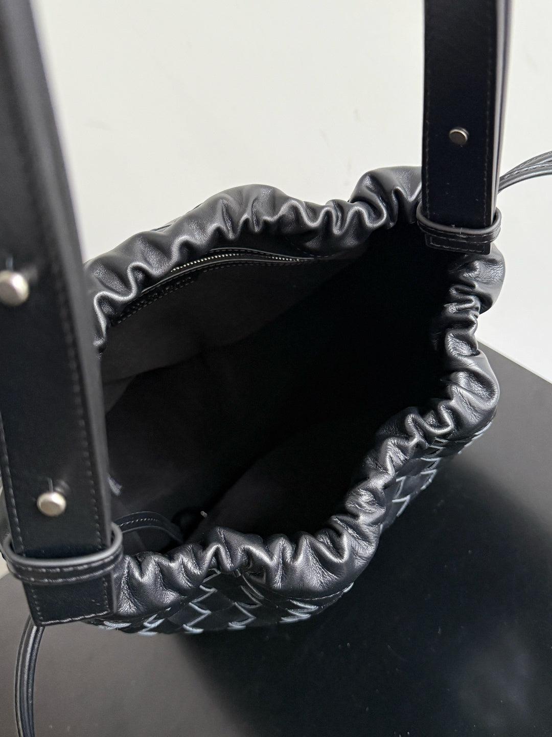 Bottega Veneta 836020 Black Bucket Bag - detail image 7