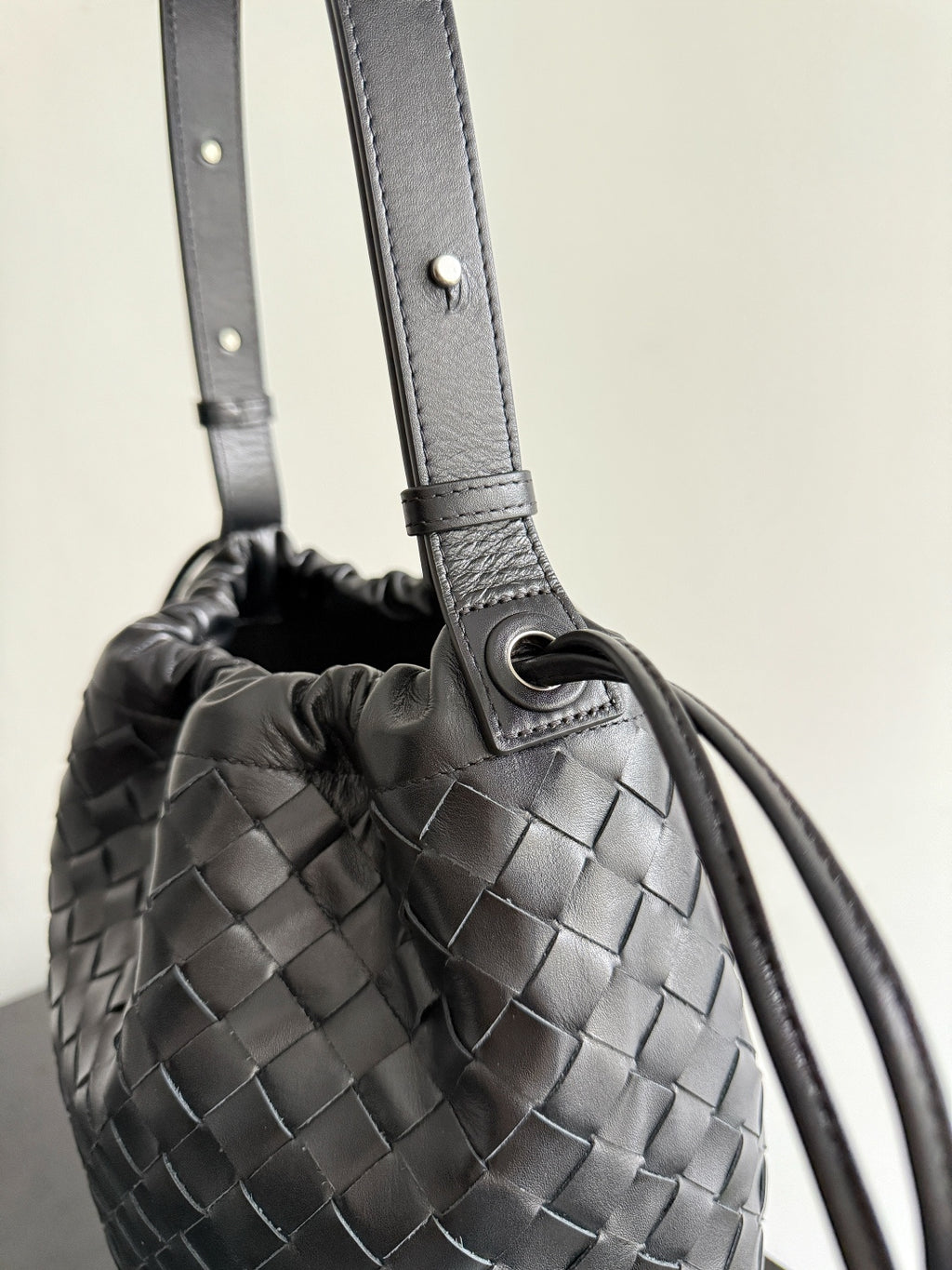 Bottega Veneta 836020 Black Bucket Bag - detail image 3