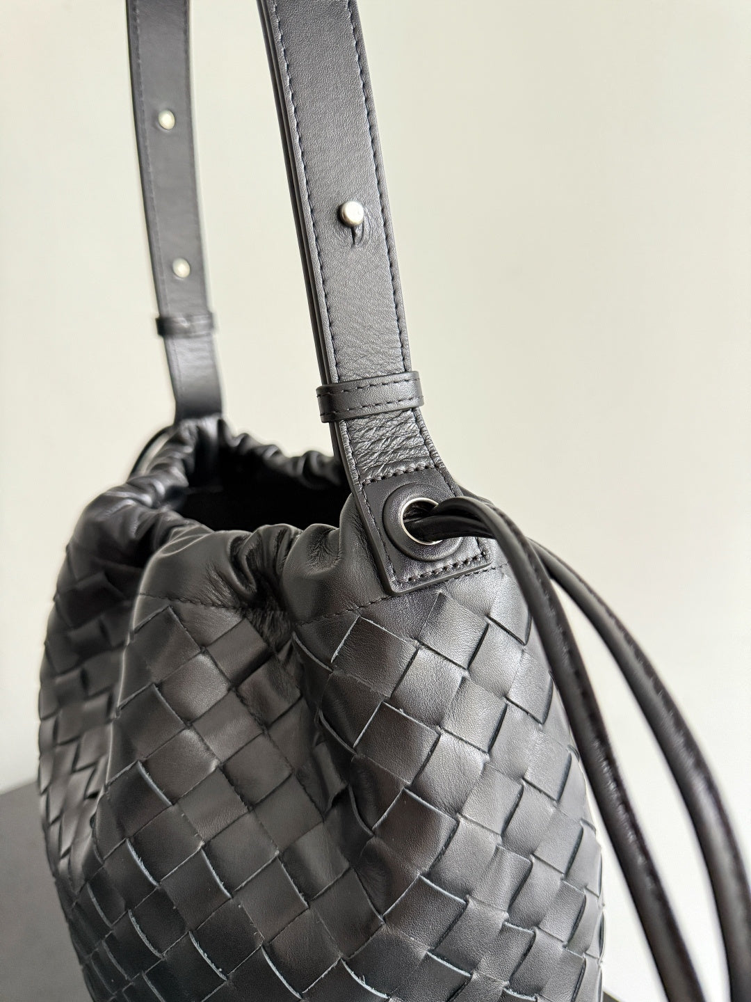 Bottega Veneta 836020 Black Bucket Bag - detail image 3
