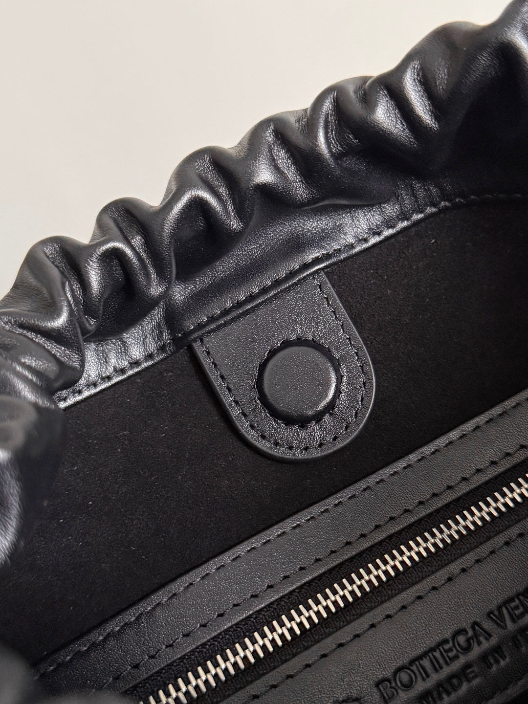 Bottega Veneta 836020 Black Bucket Bag - detail image 9