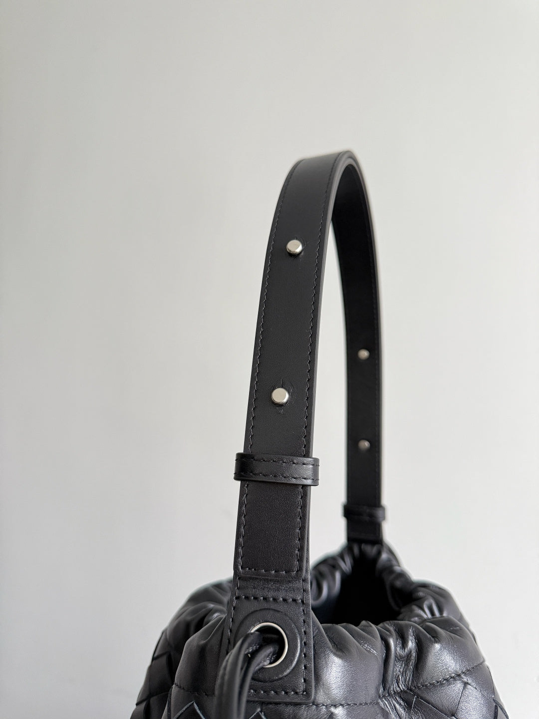 Bottega Veneta 836020 Black Bucket Bag - detail image 4