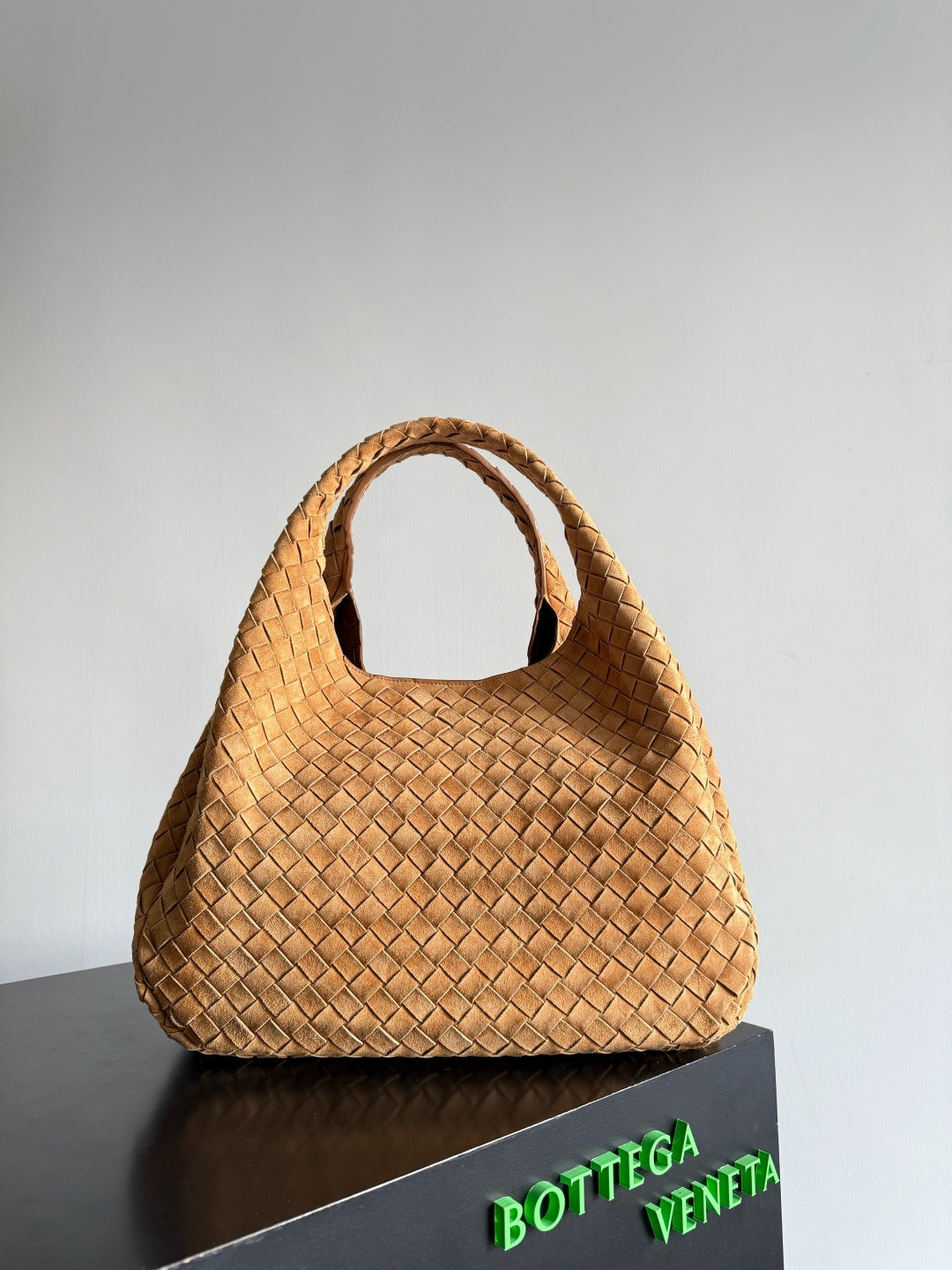 Bottega Veneta 844250 Orange Designer Handbag