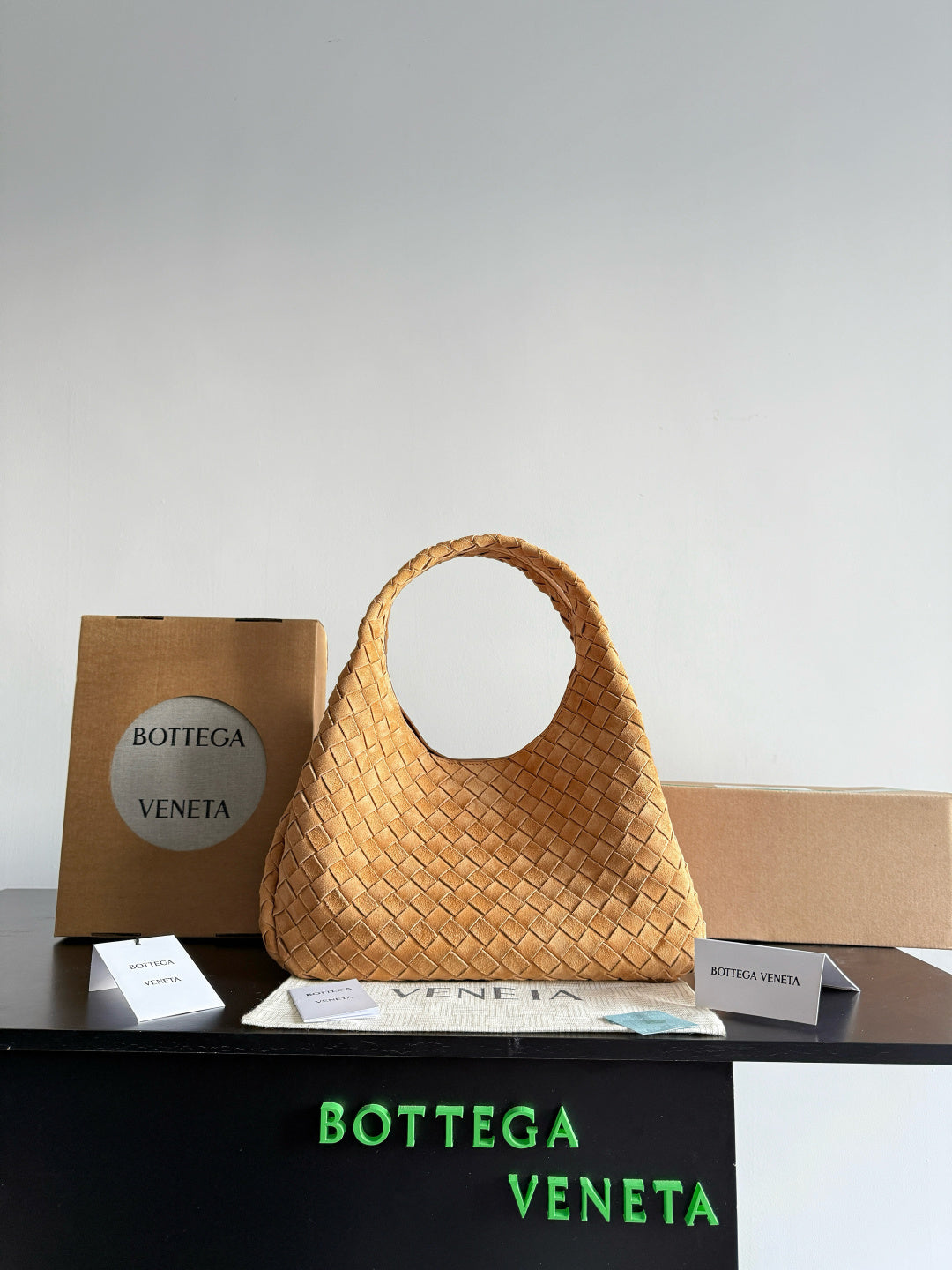 Bottega Veneta Orange Designer Handbag Edition 29