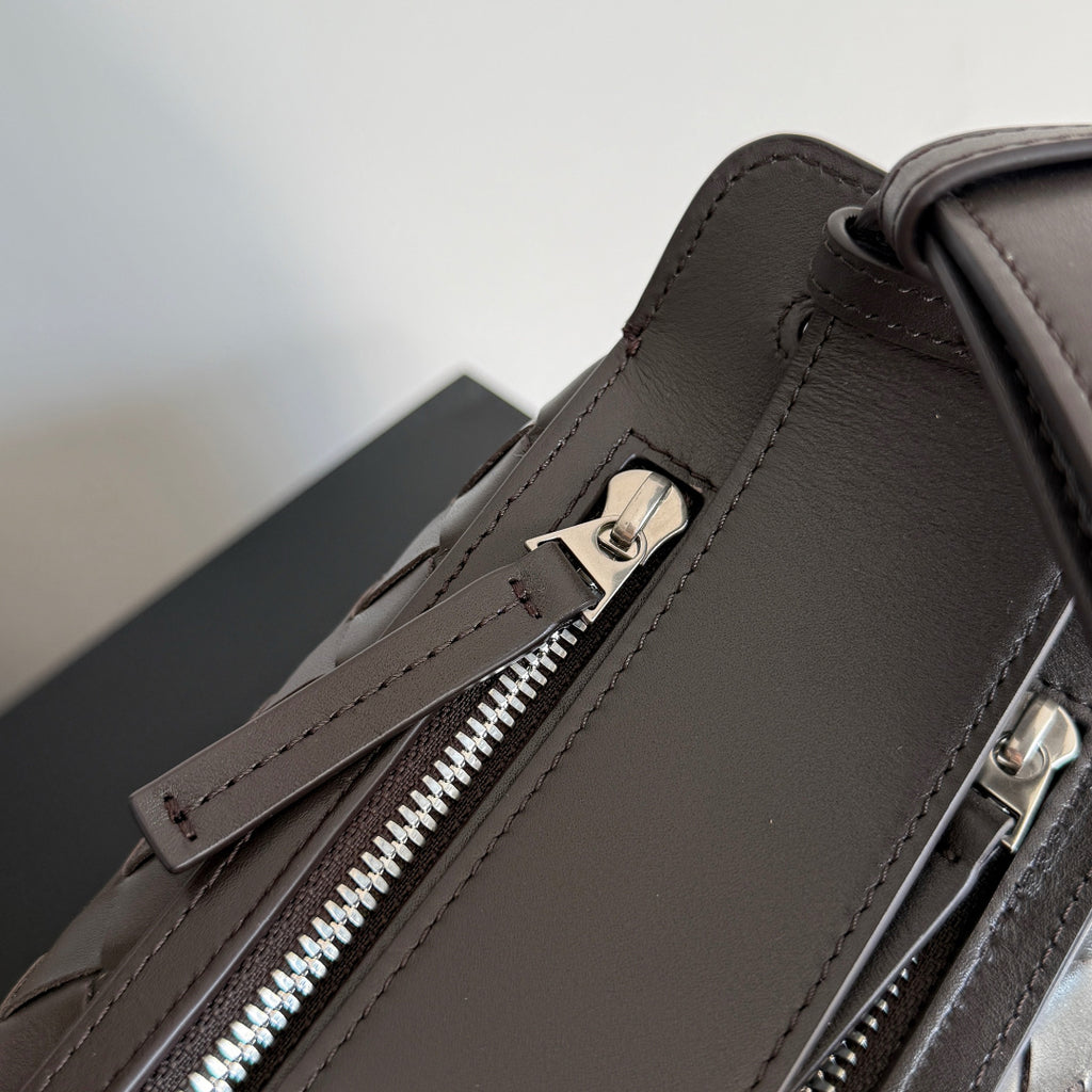 Bottega Veneta 836016 Brown Clutch Bag - detail image 5