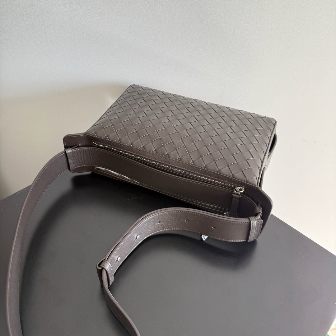 Bottega Veneta 836016 Brown Clutch Bag - detail image 6
