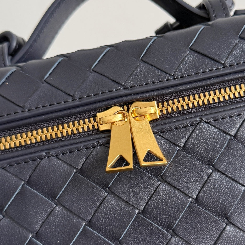 Bottega Veneta 789109 Black Designer Handbag Edition 3 - detail image 2