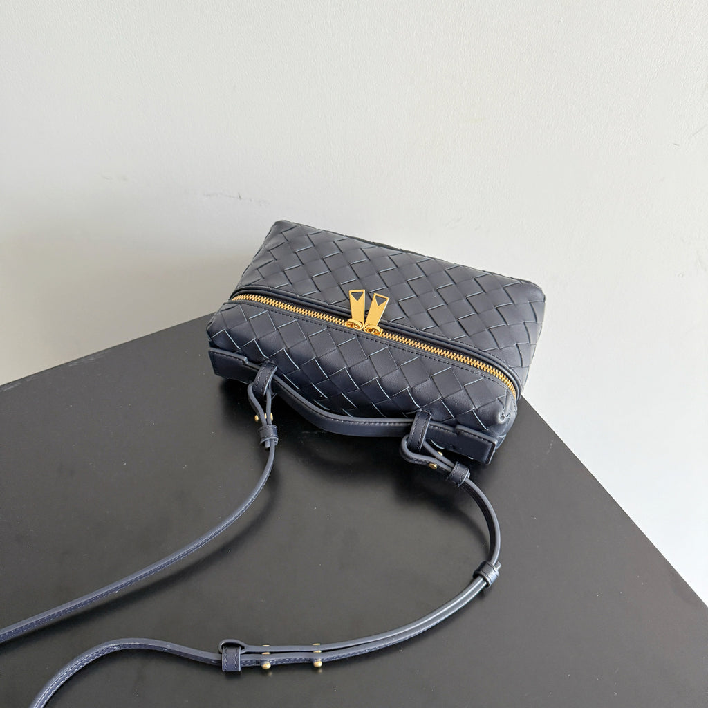 Bottega Veneta 789109 Black Designer Handbag Edition 3 - detail image 6