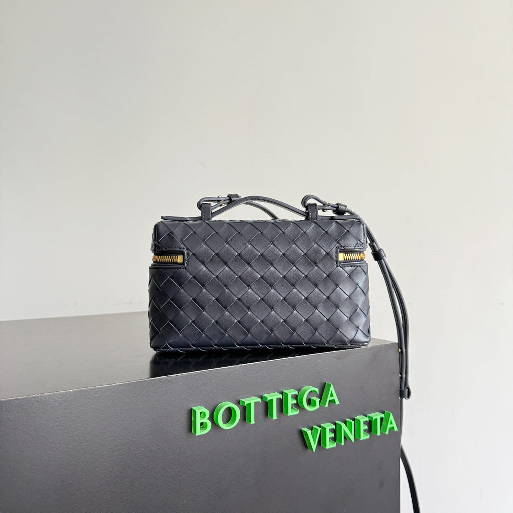 Bottega Veneta 789109 Black Designer Handbag Edition 3 - detail image 3