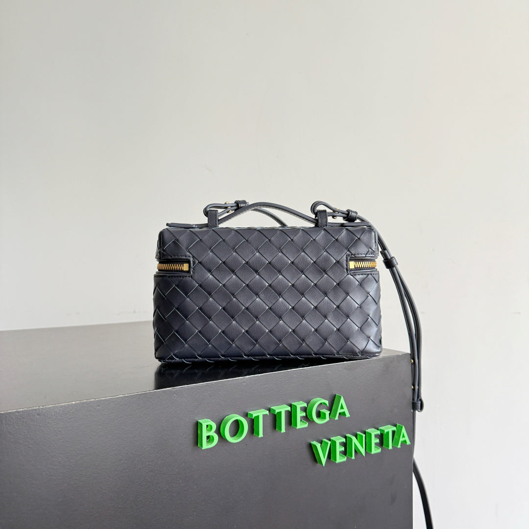 Bottega Veneta 789109 Black Designer Handbag Edition 3 - detail image 3