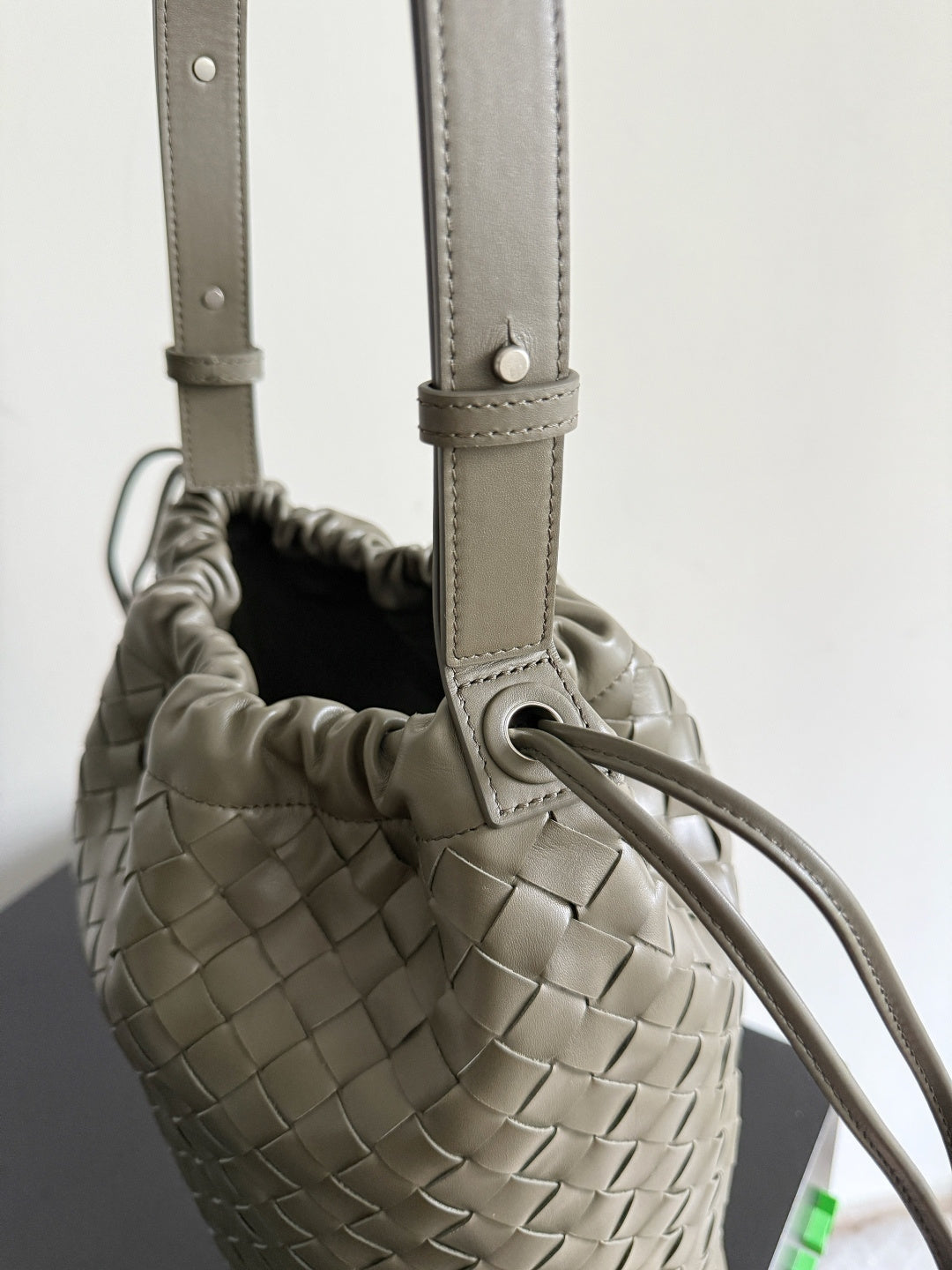 Bottega Veneta 836020 Gray Bucket Bag - detail image 3