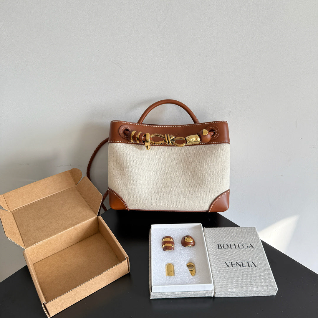 Bottega Veneta Brown Designer Handbag Edition 55