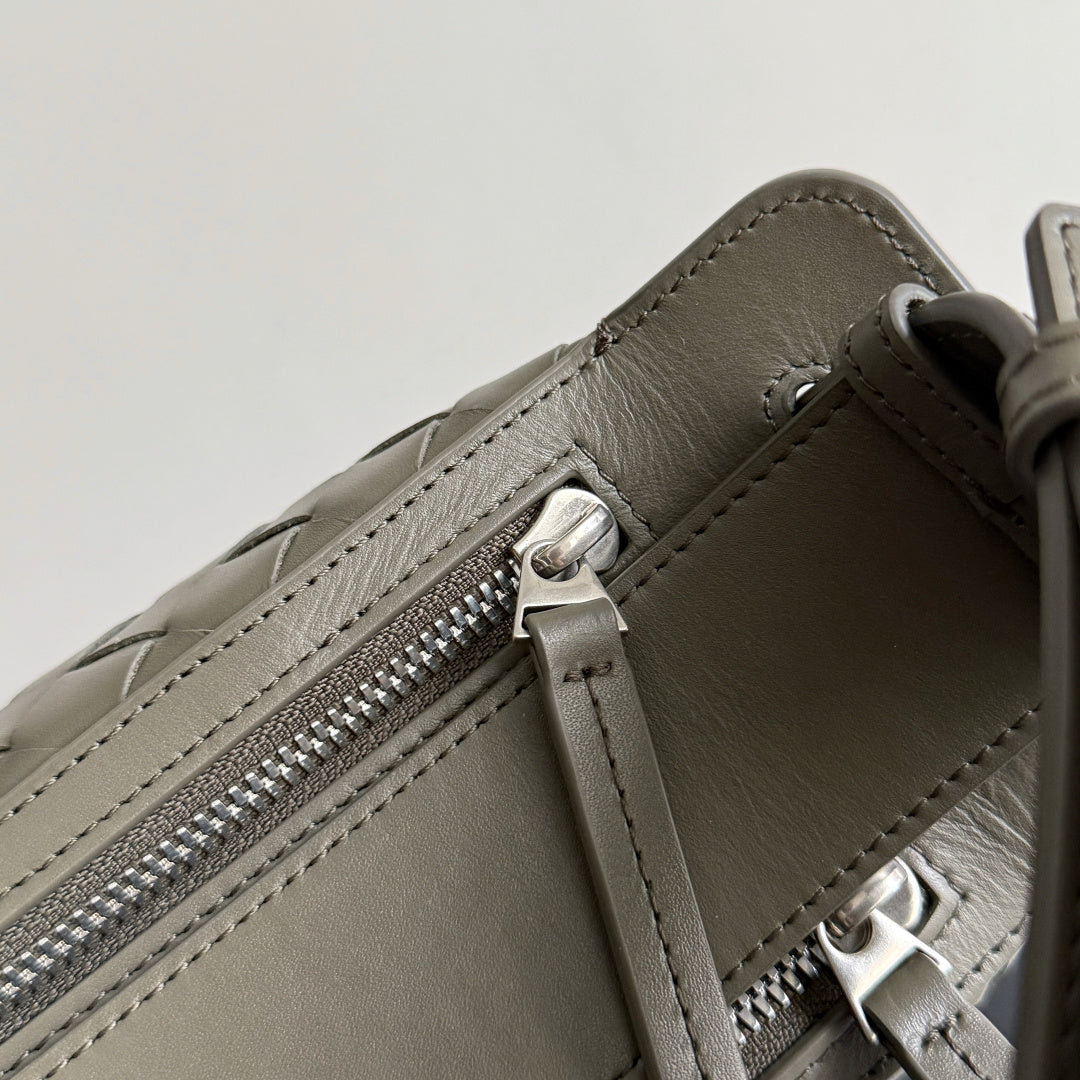 Bottega Veneta 836016 Gray Clutch Bag - detail image 5