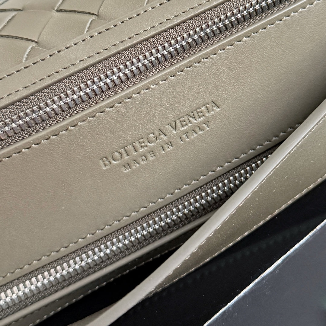 Bottega Veneta 836016 Gray Clutch Bag - detail image 6