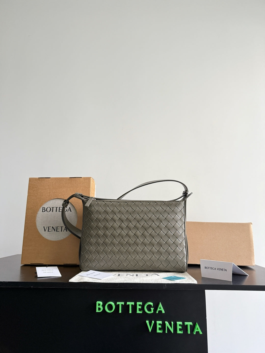 Bottega Veneta Black Designer Handbag Edition 539