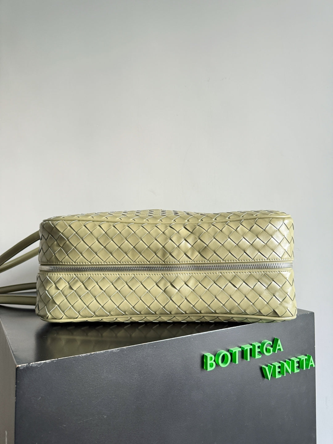 Bottega Veneta 765620 Olive Green Designer Handbag - detail image 3
