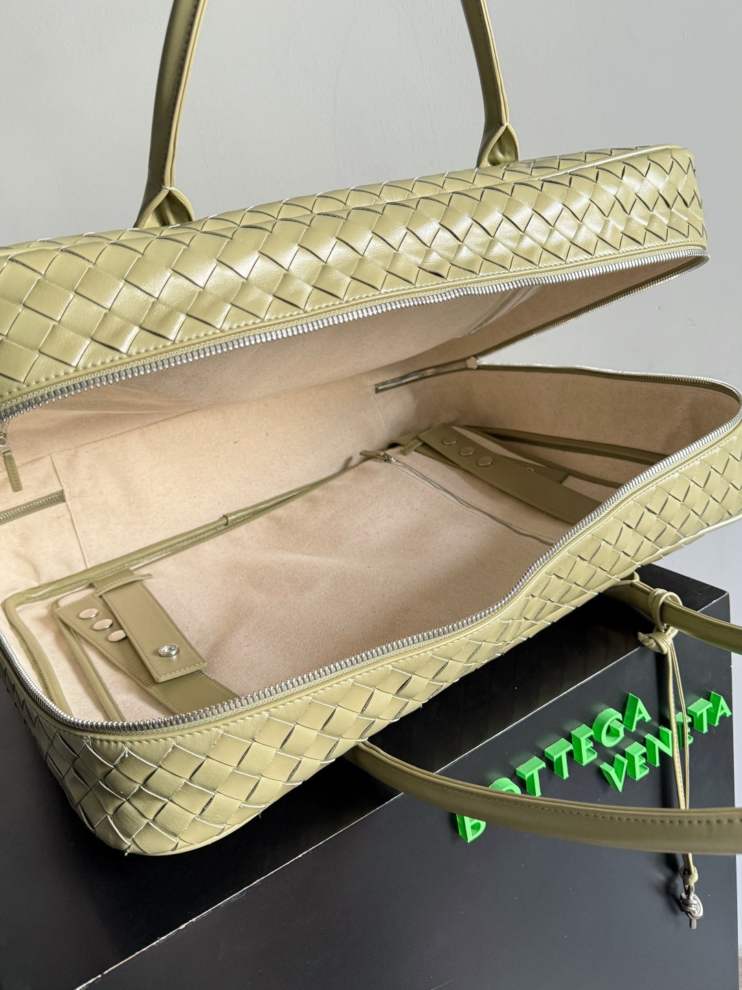 Bottega Veneta 765620 Olive Green Designer Handbag - detail image 8