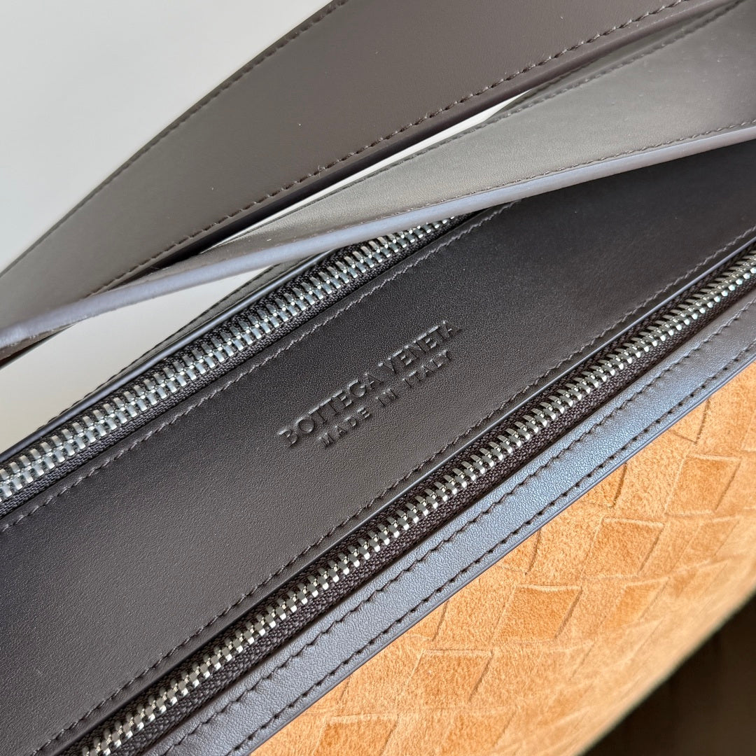 Bottega Veneta 836016 Silver Clutch Bag - detail image 6