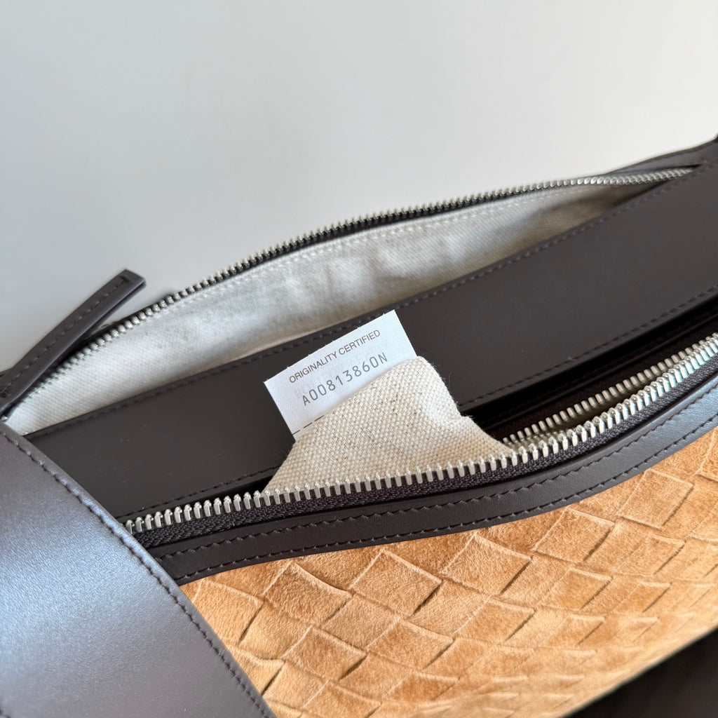 Bottega Veneta 836016 Silver Clutch Bag - detail image 9