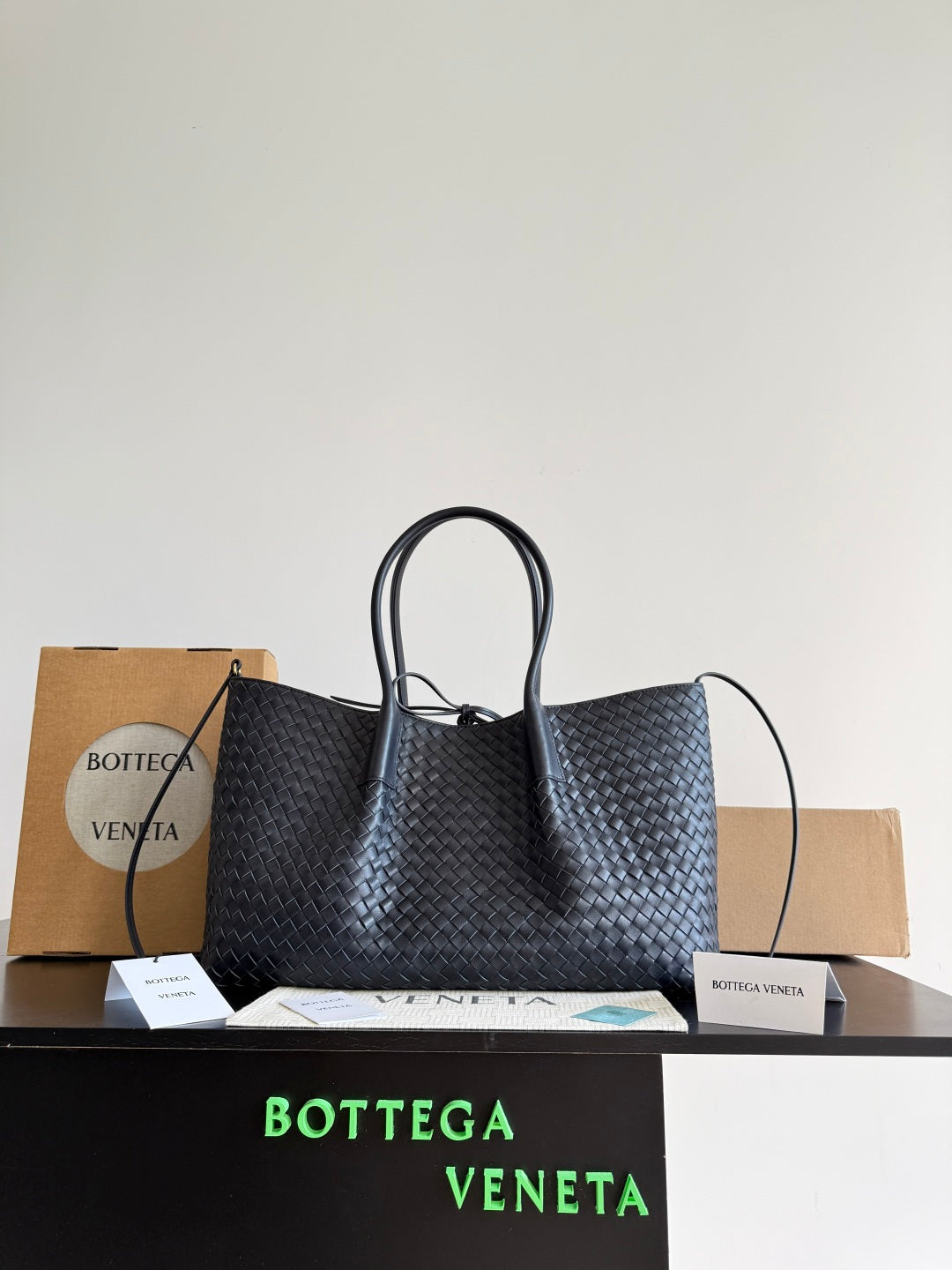 Bottega Veneta Black Designer Handbag Edition 546
