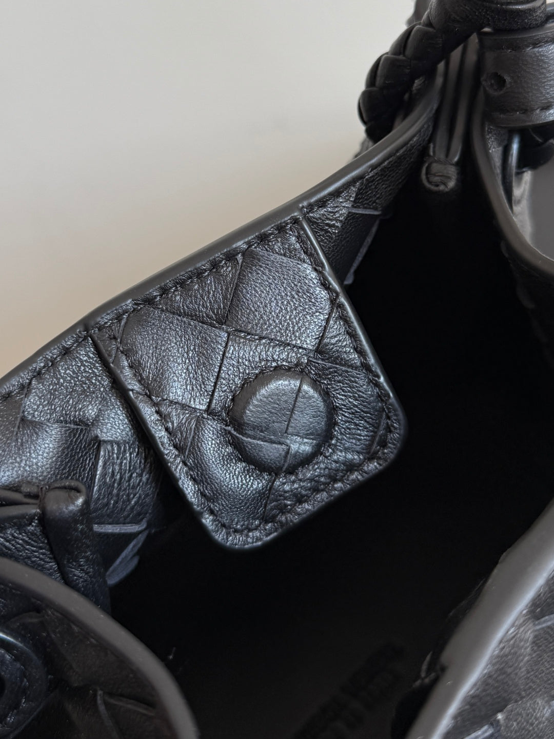 Bottega Veneta 796569 Black Designer Handbag - detail image 7
