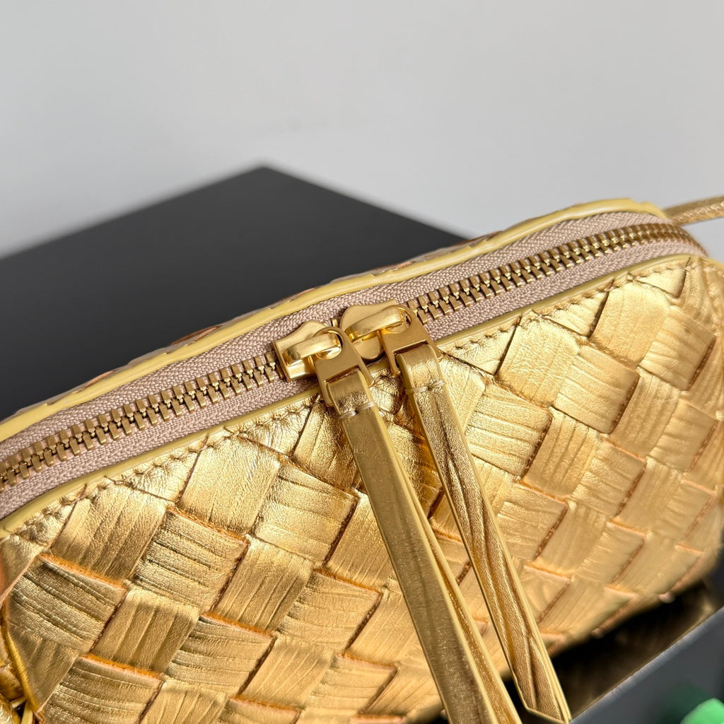 Bottega Veneta 794258 Silver Pouch Bag - detail image 4