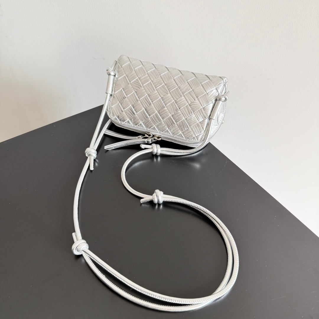 Bottega Veneta 794258 Silver Pouch Bag Edition 2 - detail image 5