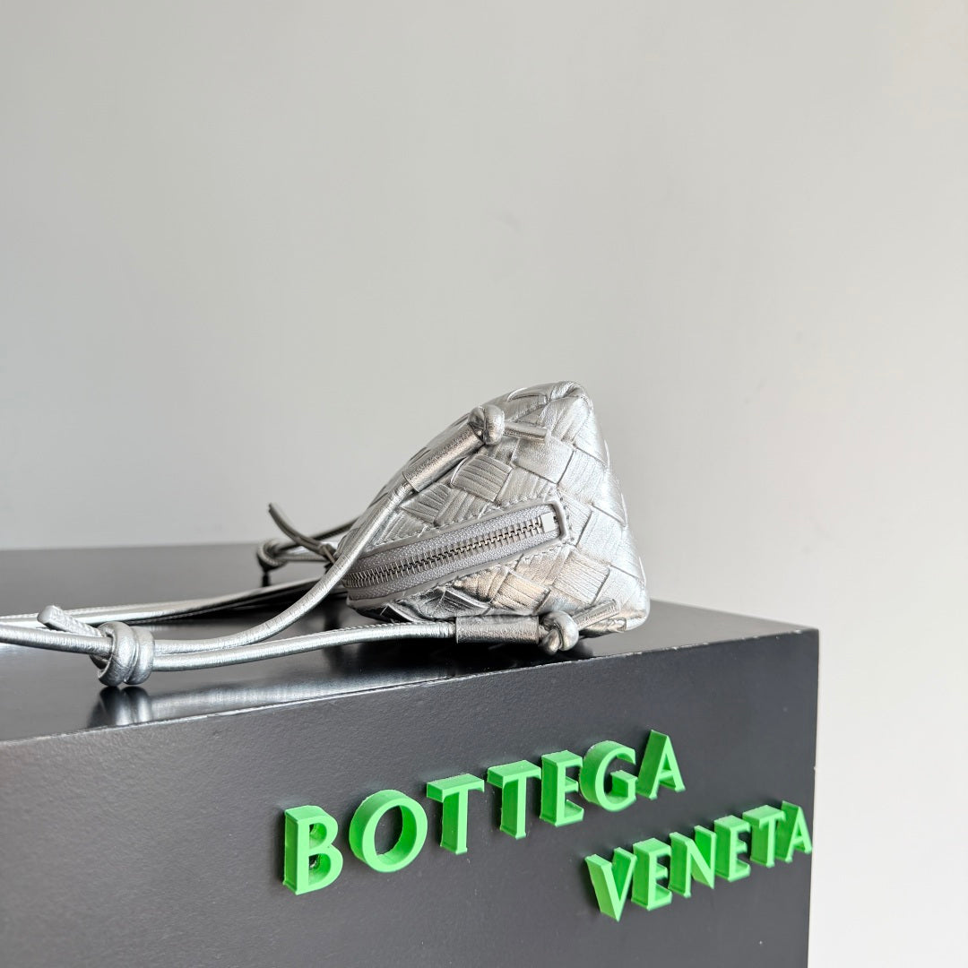 Bottega Veneta 794258 Silver Pouch Bag Edition 2 - detail image 2