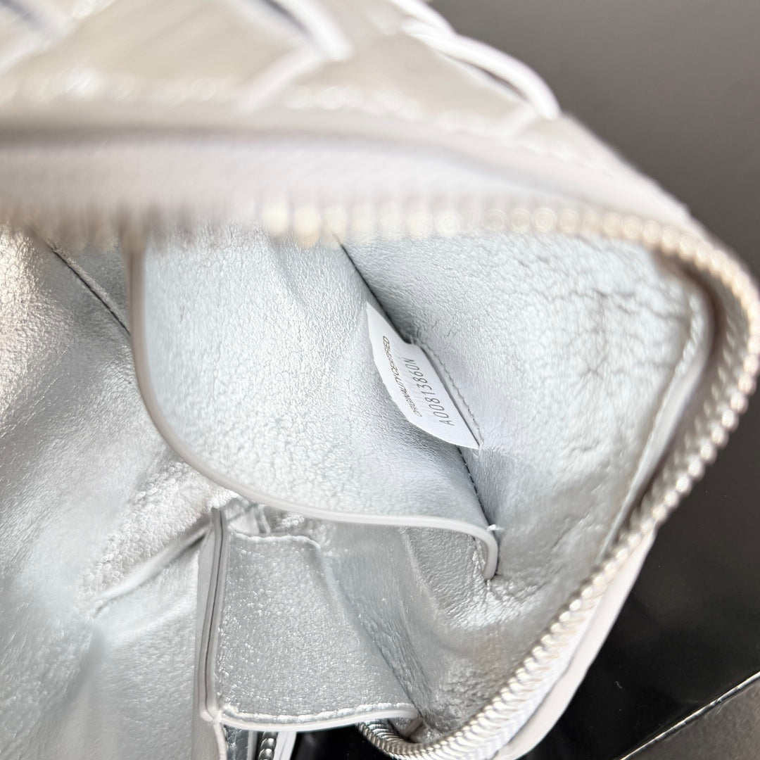 Bottega Veneta 794258 Silver Pouch Bag Edition 2 - detail image 9
