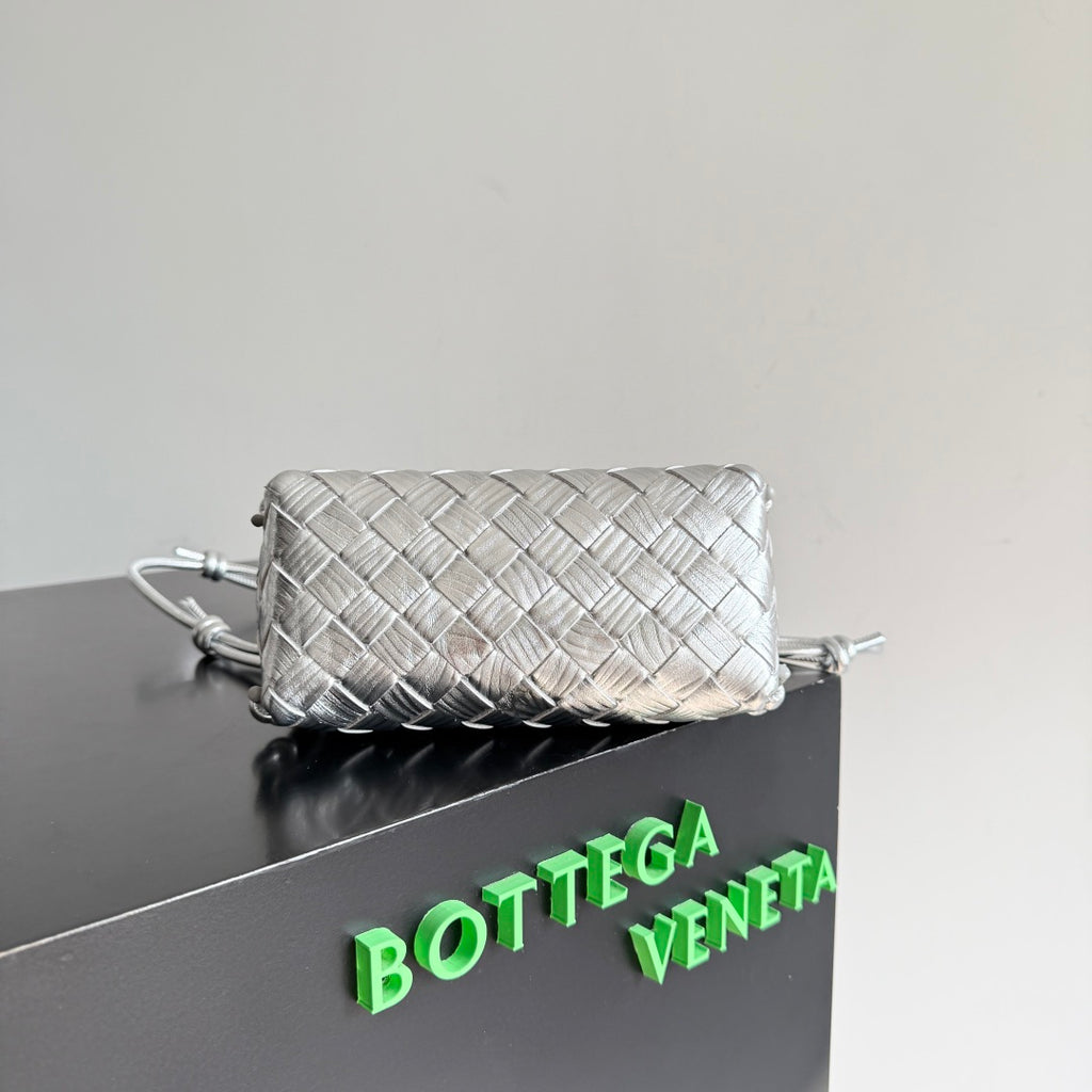 Bottega Veneta 794258 Silver Pouch Bag Edition 2 - detail image 3