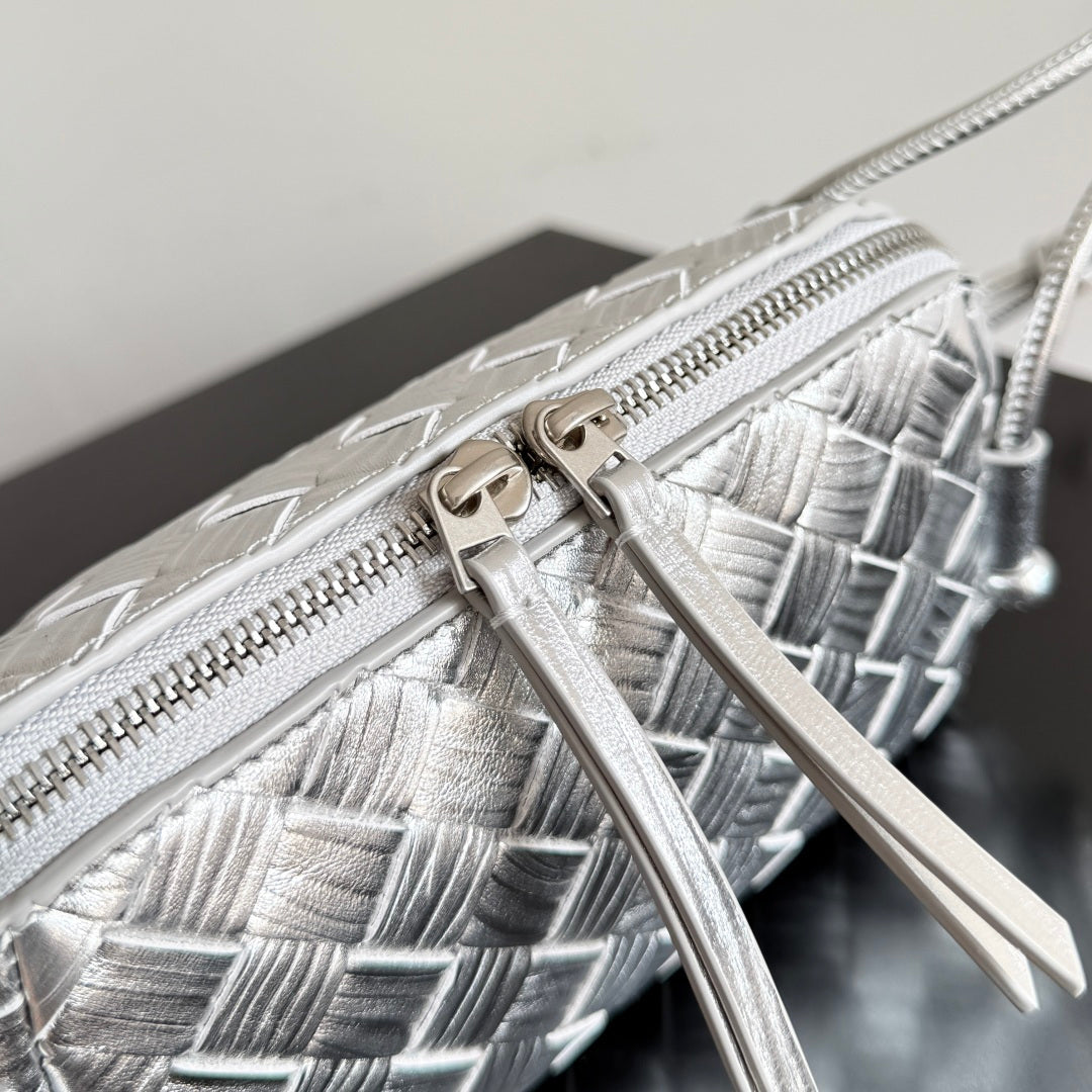 Bottega Veneta 794258 Silver Pouch Bag Edition 2 - detail image 4