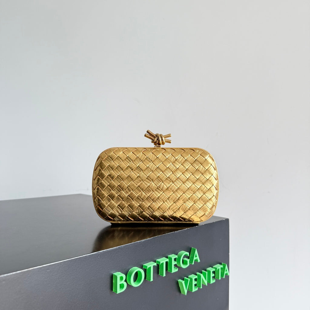 Bottega Veneta 844108 Silver Designer Wallet