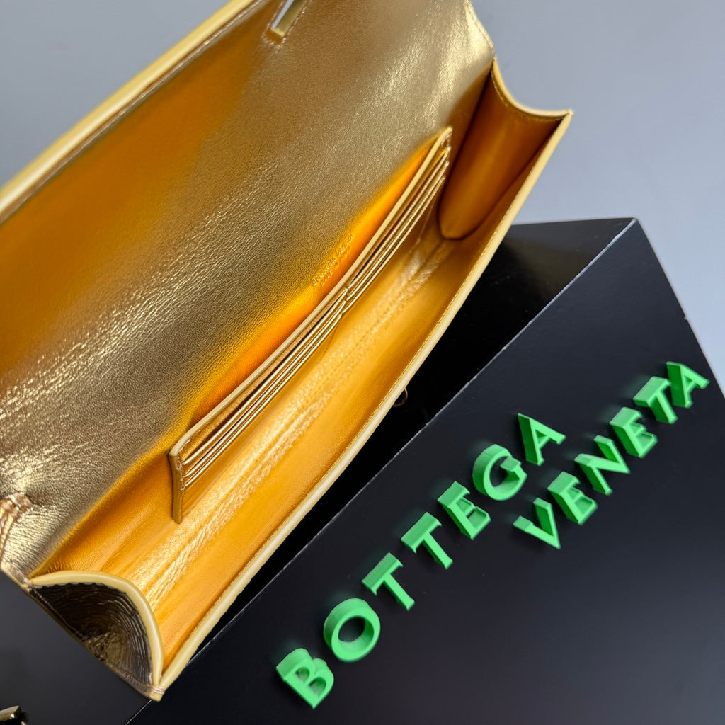 Bottega Veneta 741511 Silver Clutch Bag - detail image 9