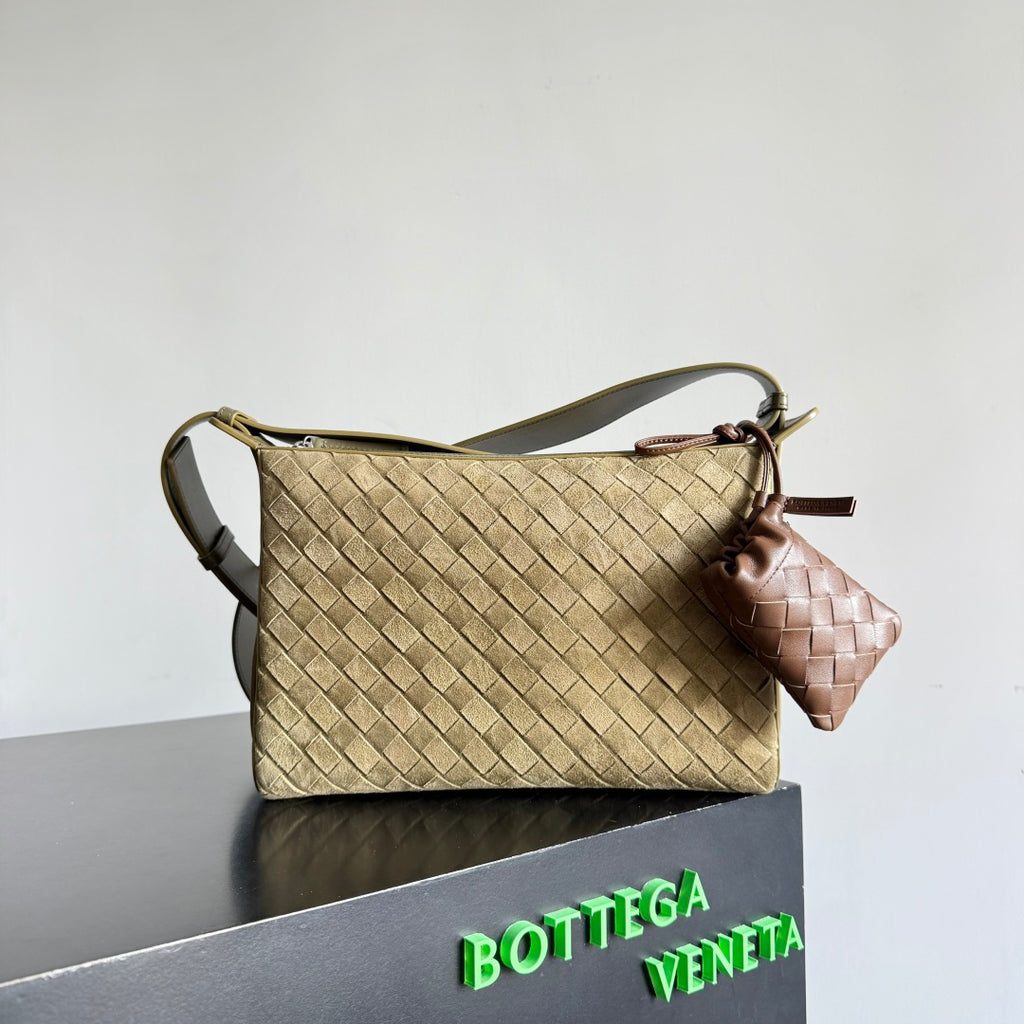 Bottega Veneta Black Designer Wallet Edition 32