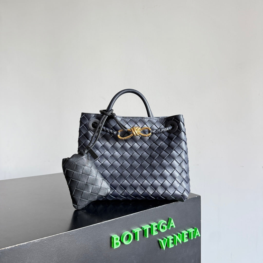Bottega Veneta Black Designer Wallet Edition 30