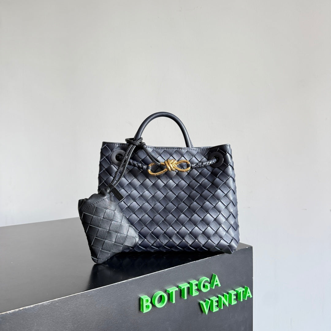 Bottega Veneta Black Designer Wallet Edition 30