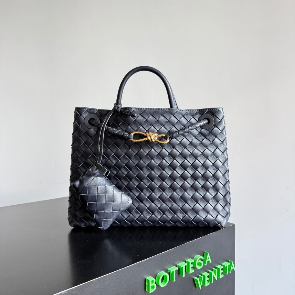 Bottega Veneta Black Designer Wallet Edition 28