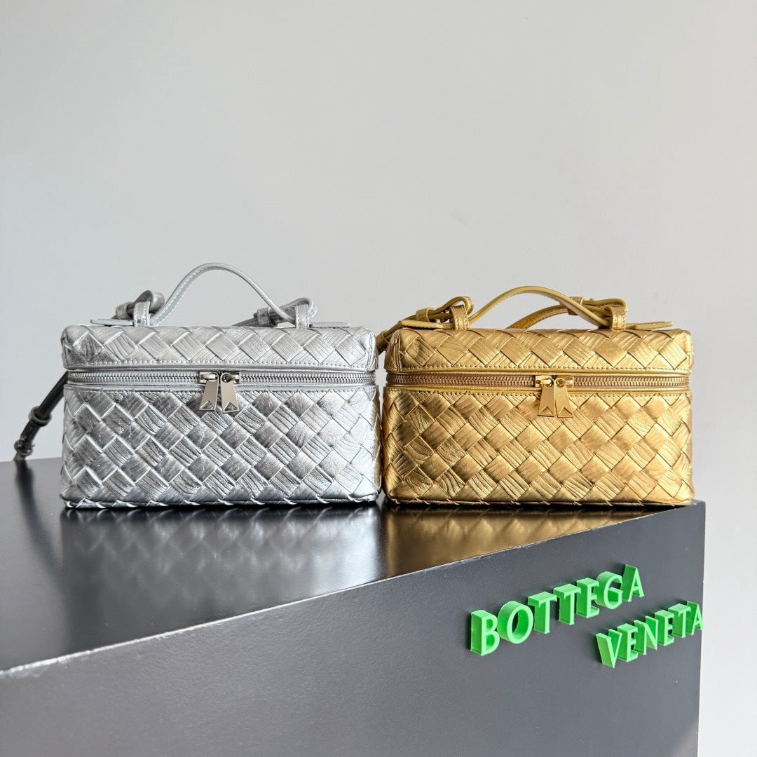 Bottega Veneta Gold Designer Handbag Edition 14 - detail image 5